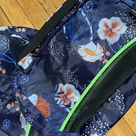 BeeGreen navy blue floral patterned packing cube travel set - Picture 7 of 9